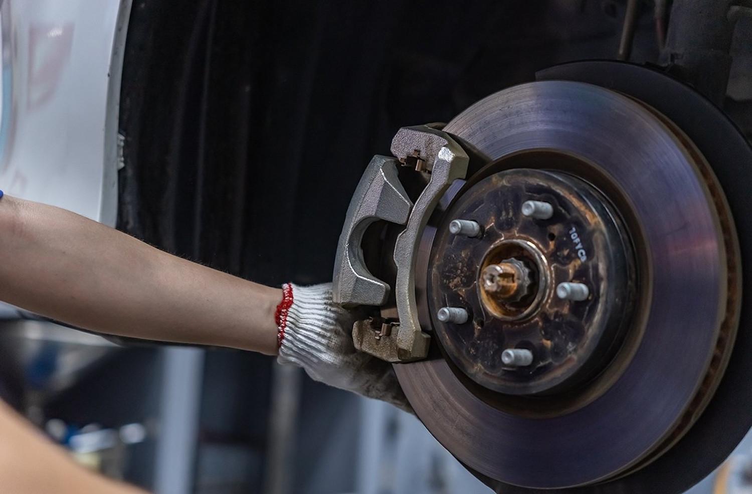 Bộ phận trên ô tô cần được xử lý bởi thợ chuyên nghiệp khi có vấn đề