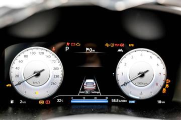 3 cụm đèn màu báo hiệu tình trạng chiếc xe