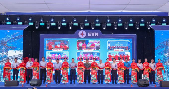 Khánh thành đường dây 500 kV mạch 3 kéo điện ra Bắc