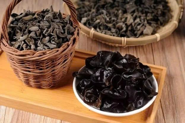Loại nấm được ví như "nhân sâm đen", siêu bổ dưỡng lại bán cực rẻ đầy chợ Việt