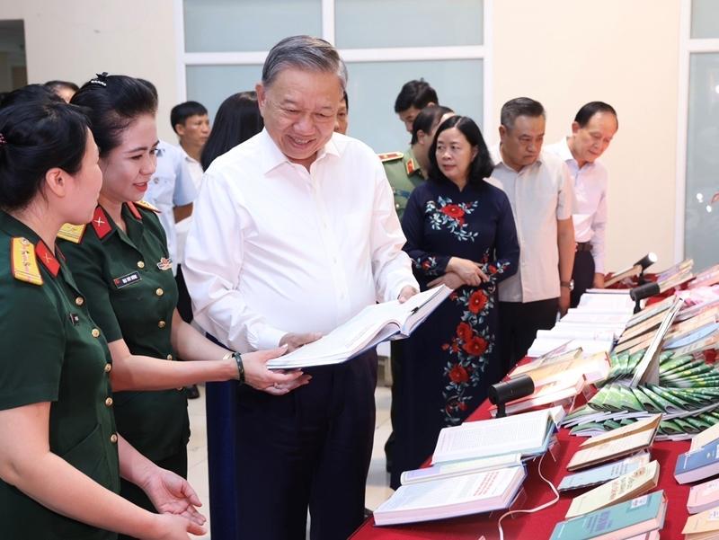 Những thách thức và các giải pháp xây dựng Đảng trong sạch, vững mạnh
