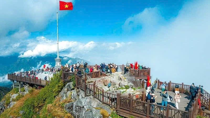 Thu phí tham quan khu vực đỉnh Fansipan và thác Cát Cát từ 1/1/2025