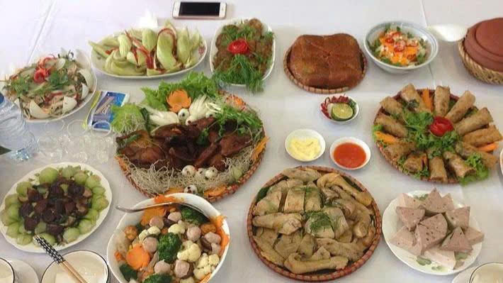 Làm gì để cân đối dinh dưỡng, tránh ngộ độc ngày Tết