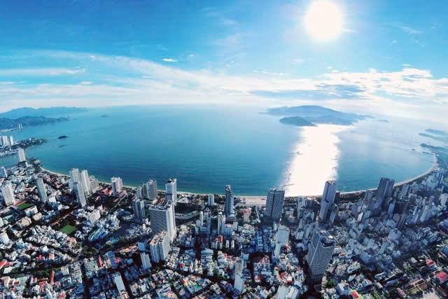 Thu phí du khách tham quan vịnh Nha Trang