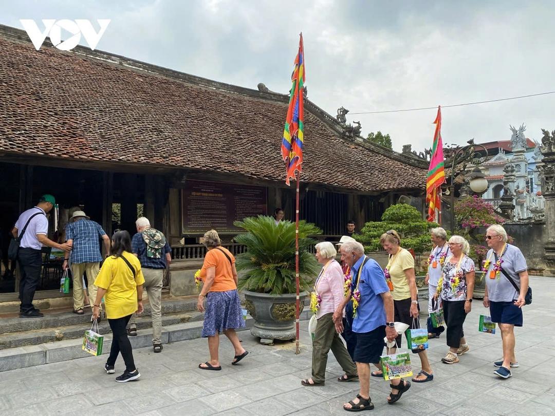 Trải nghiệm nét văn hóa đặc sắc vùng đất Tổ tại đình Hùng Lô