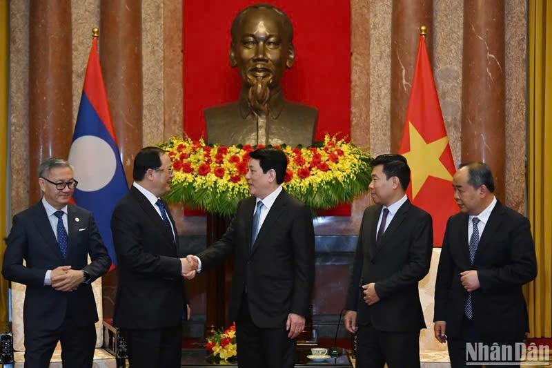 Chủ tịch nước Lương Cường tiếp Thủ tướng Lào Sonexay Siphandone