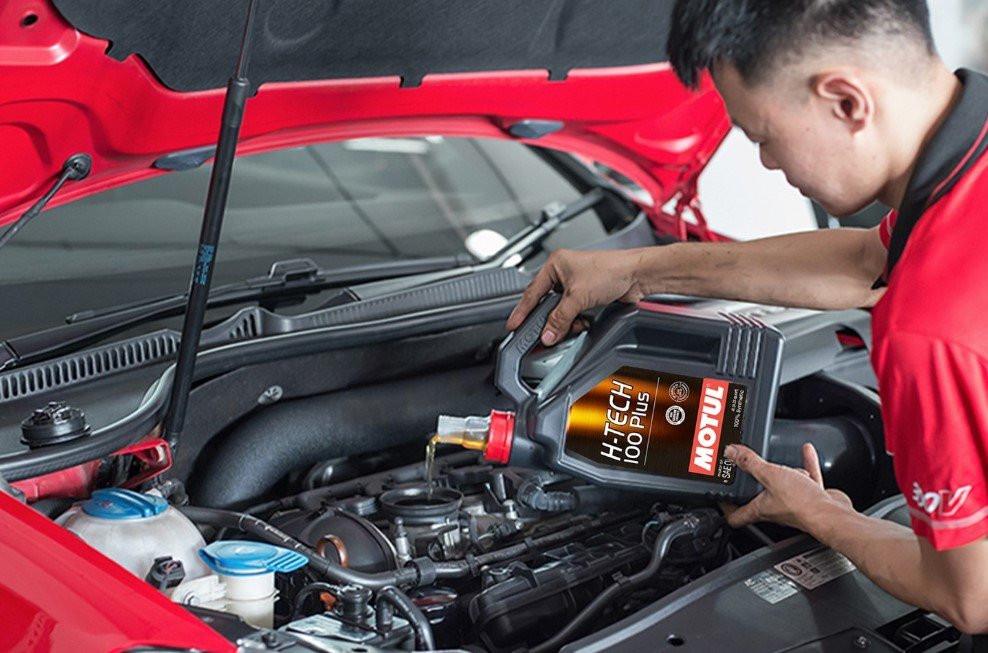 Thay dầu nhớt cho ô tô còn thừa, có tận dụng thay cho xe máy được không?