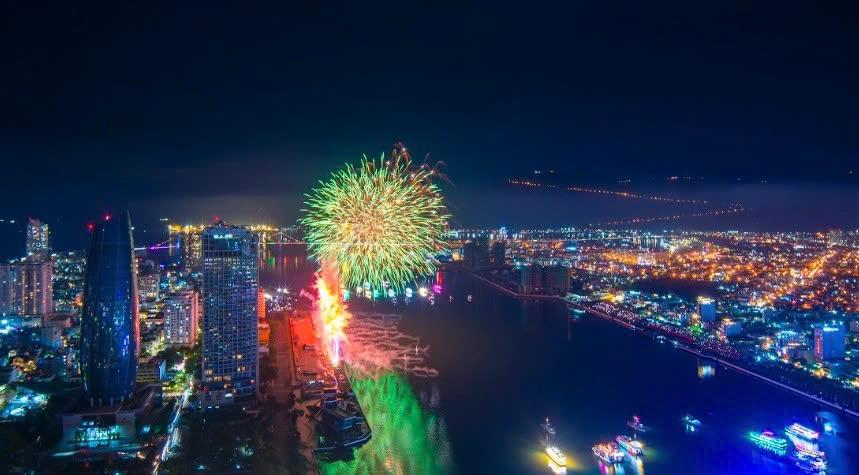 Loạt điểm du lịch bắn pháo hoa suốt mùa hè