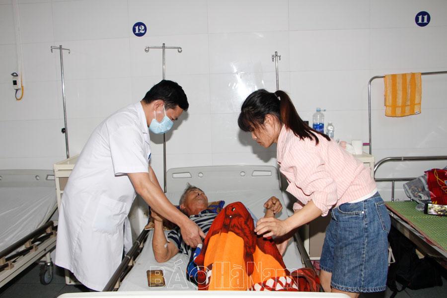 Bệnh viện Đa khoa tỉnh tiếp nhận 50-70 bệnh nhân cấp cứu/ngày trong những ngày bão