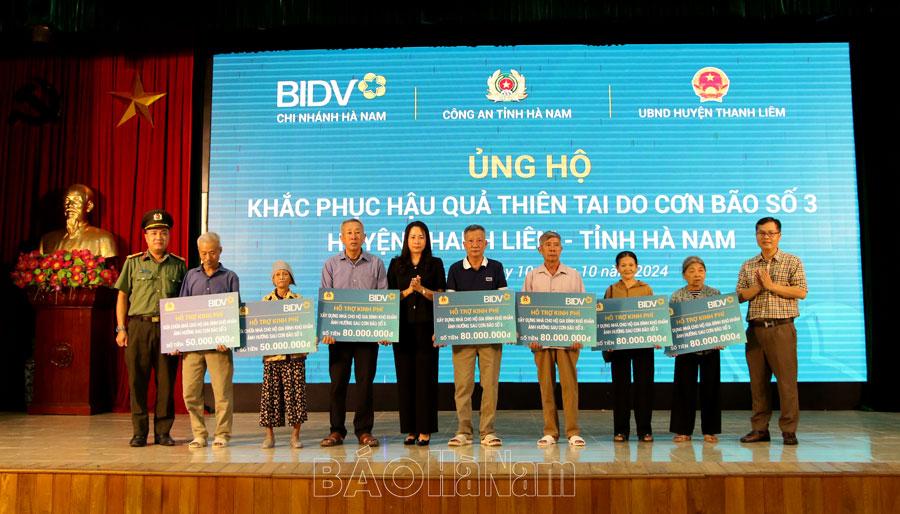 Công đoàn Chi nhánh BIDV Hà Nam ủng hộ 700 triệu đồng khắc phục hậu quả bão, lũ