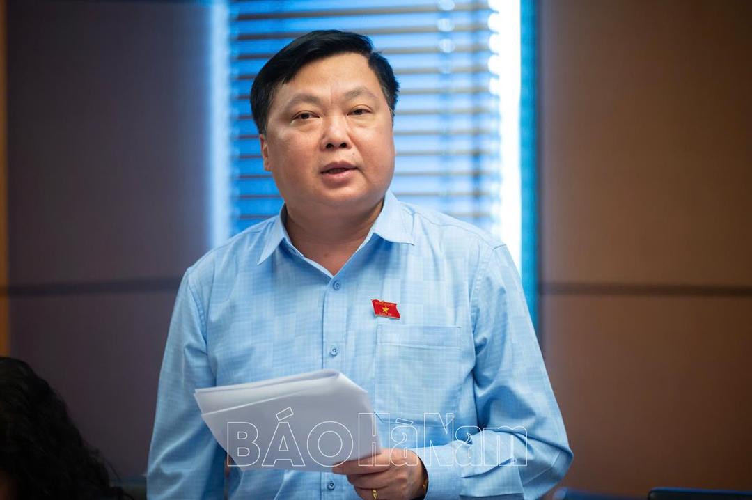 Kỳ họp thứ 8, Quốc hội khóa XV: Đoàn ĐBQH tỉnh thảo luận ở tổ về Dự án Luật Nhà giáo và Luật Việc làm (sửa đổi)