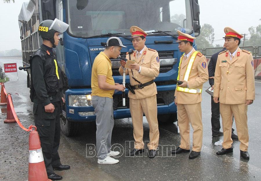 Cần có các biện pháp khả thi kéo giảm tai nạn giao thông