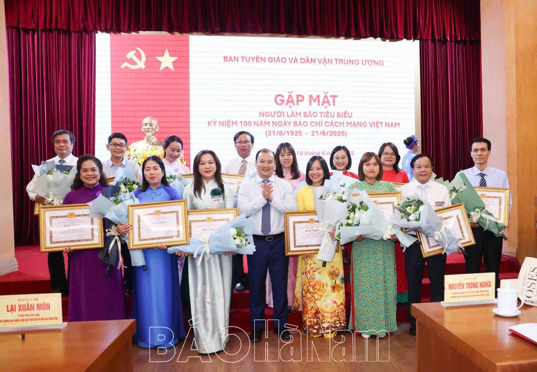 Gặp mặt Người làm báo tiêu biểu nhân Kỷ niệm 100 năm Ngày Báo chí Cách mạng Việt Nam