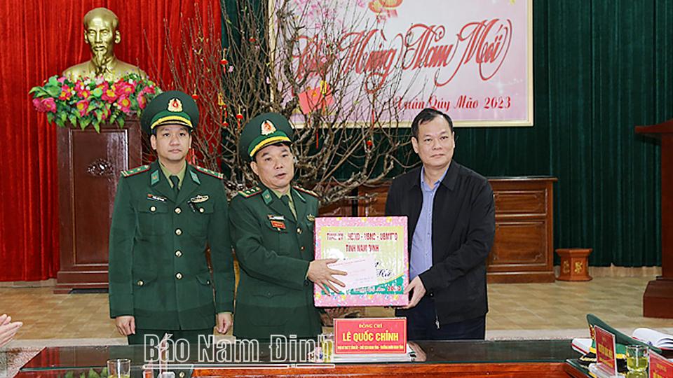 Đồng chí Phó Bí thư Thường trực Tỉnh ủy chúc Tết cán bộ, chiến sĩ biên phòng và các gia đình chính sách