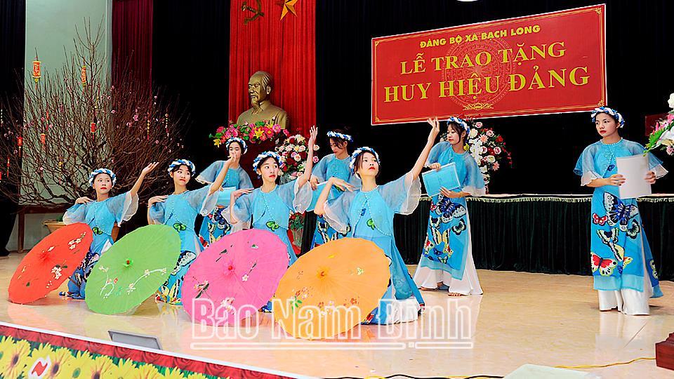 Năm 2022, toàn tỉnh kết nạp1.392 đảng viên mới