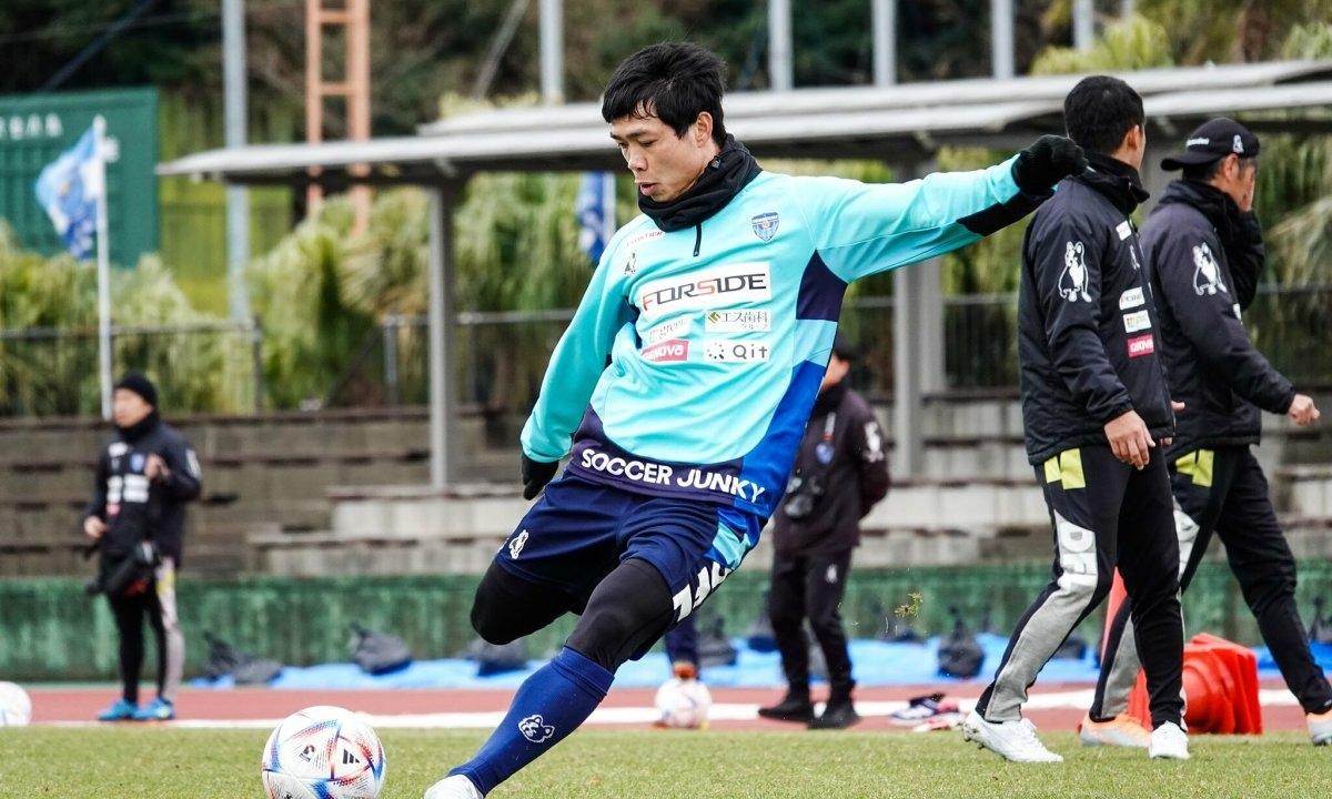 Công Phượng nhận lời khen từ thầy mới ở Yokohama FC