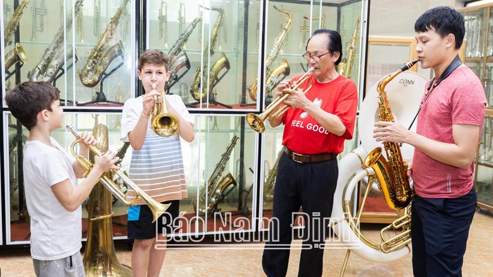 Chung tay phát triển du lịch bền vững
