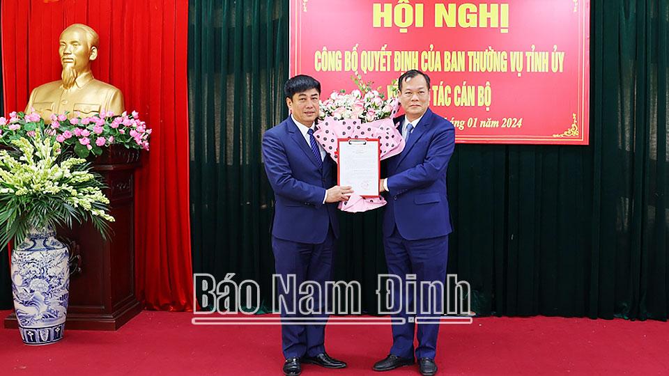 Huyện ủy Nam Trực tổ chức công bố Quyết định của Ban Thường vụ Tỉnh ủy về công tác cán bộ