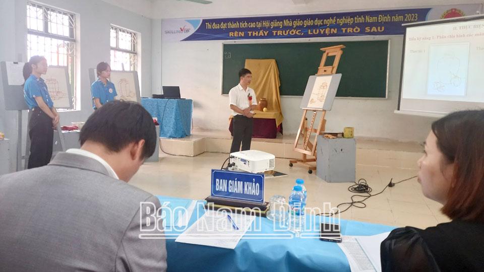 Xây dựng nguồn nhân lực chất lượng caođáp ứng yêu cầu phát triển và hội nhập