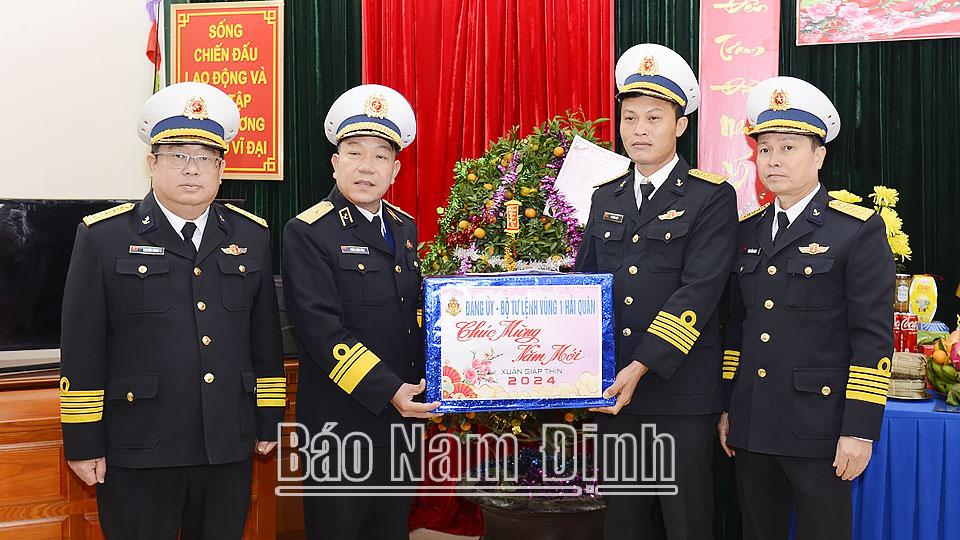 Bộ Tư lệnh Vùng 1 Hải quân thăm, chúc Tết quân, dân trên tuyến đảo Bạch Long Vĩ