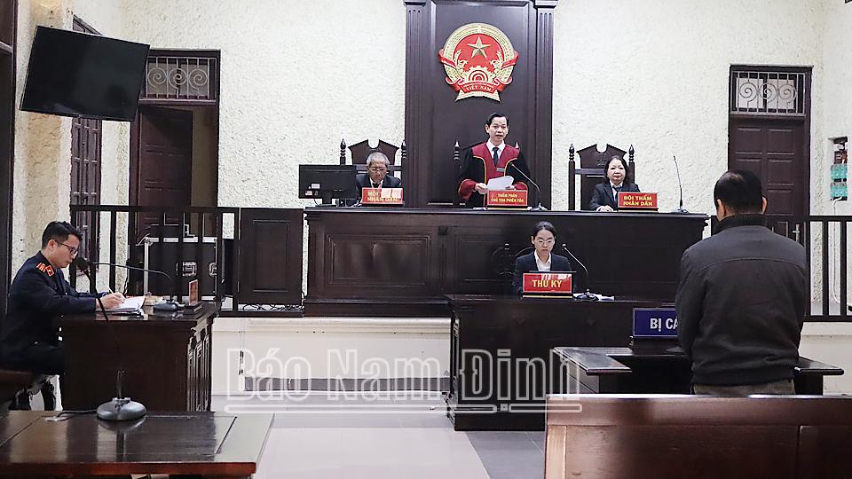 Tòa án nhân dân thành phố Nam Định xét xử vụ án “Vu khống”