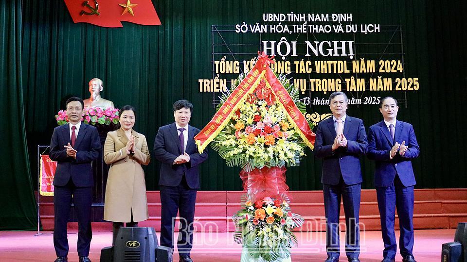 Phát huy vai trò nòng cốt trong sự nghiệp “Chấn hưng văn hóa trong thời kỳ mới”