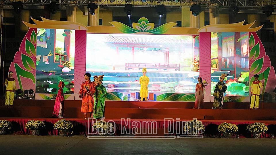 Sôi nổi hoạt động trải nghiệm Dạ hội Văn học “Dòng chảy ngàn năm” của Trường THCS Trần Đăng Ninh (thành phố Nam Định)