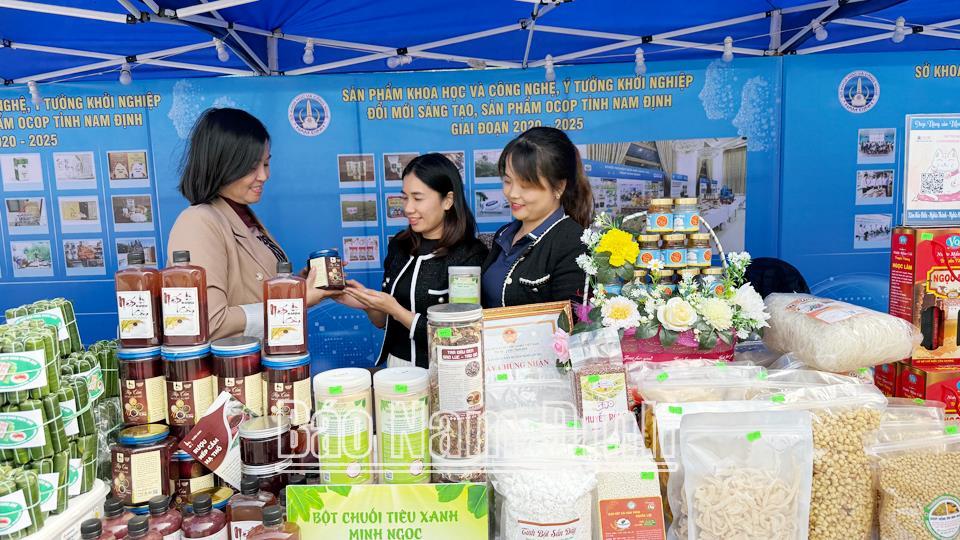 Quan tâm chăm locho phụ nữ nghèo