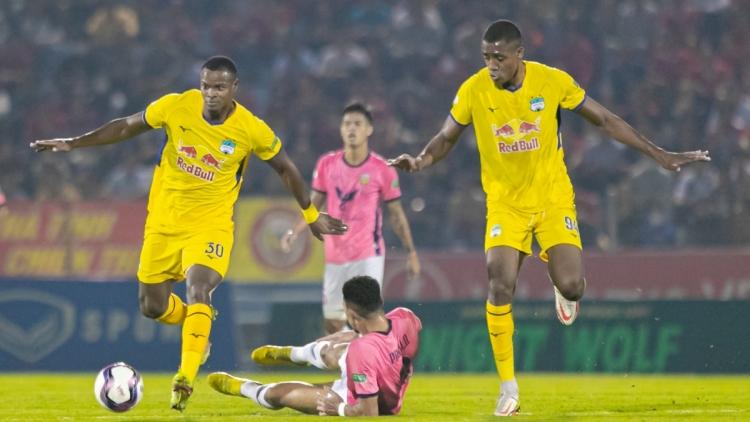 Mâu thuẫn sắp được giải quyết, HAGL vẫn có thể đá V-League 2023