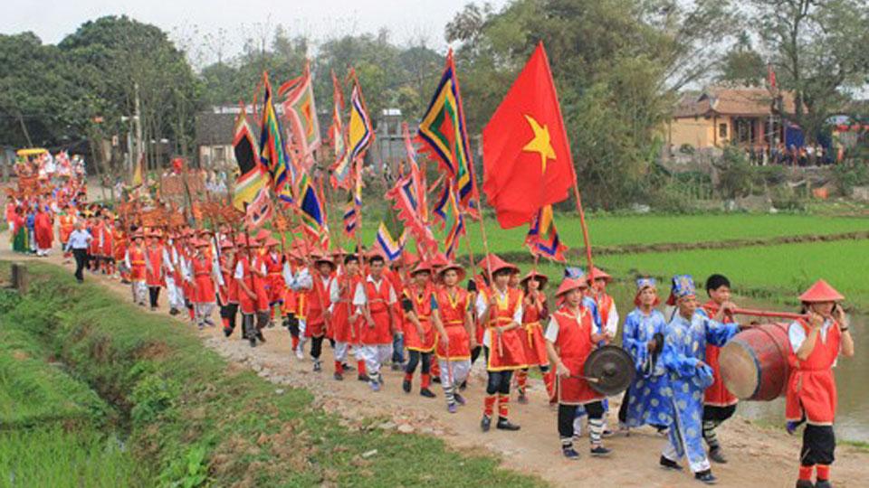 Hội làng mở giữa mùa Xuân
