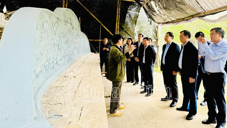 Thường trực Tỉnh ủy kiểm tra việc triển khai dự án xây dựng một số hạng mục (giai đoạn 2) khu vực Tượng đài Quốc công Tiết chế Hưng Đạo Đại vương Trần Quốc Tuấn