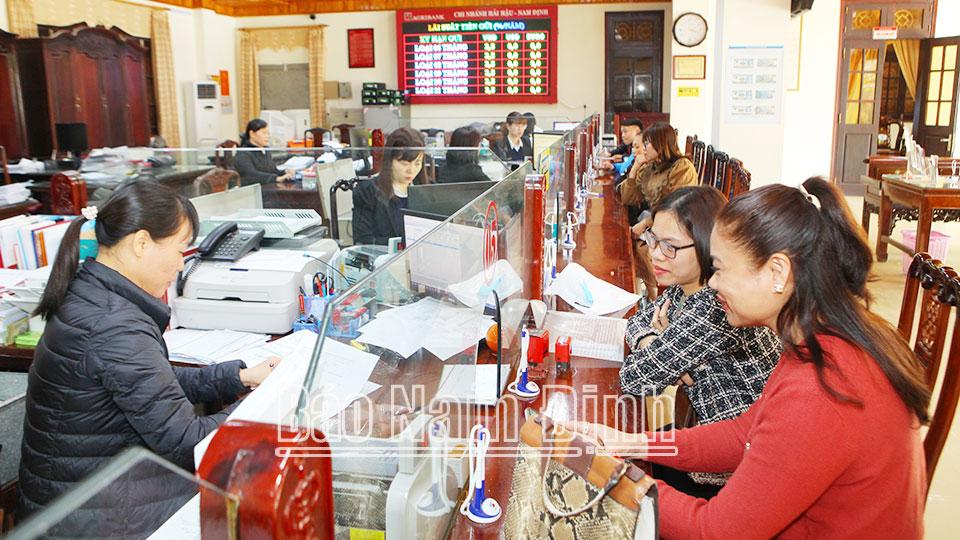 Rộn ràng khuyến mãihuy động tiền gửi tiết kiệm đầu năm