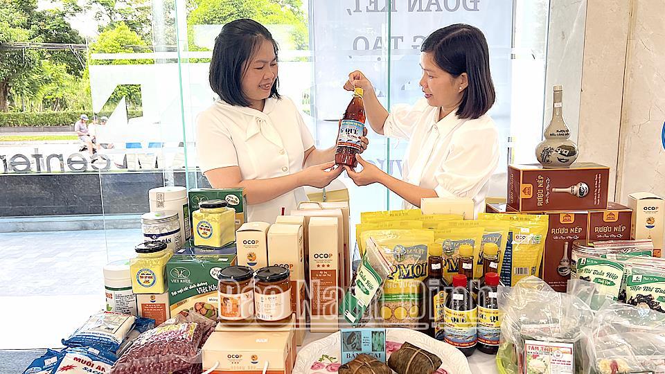 Phụ nữ Giao Thủy học và làm theo Bác