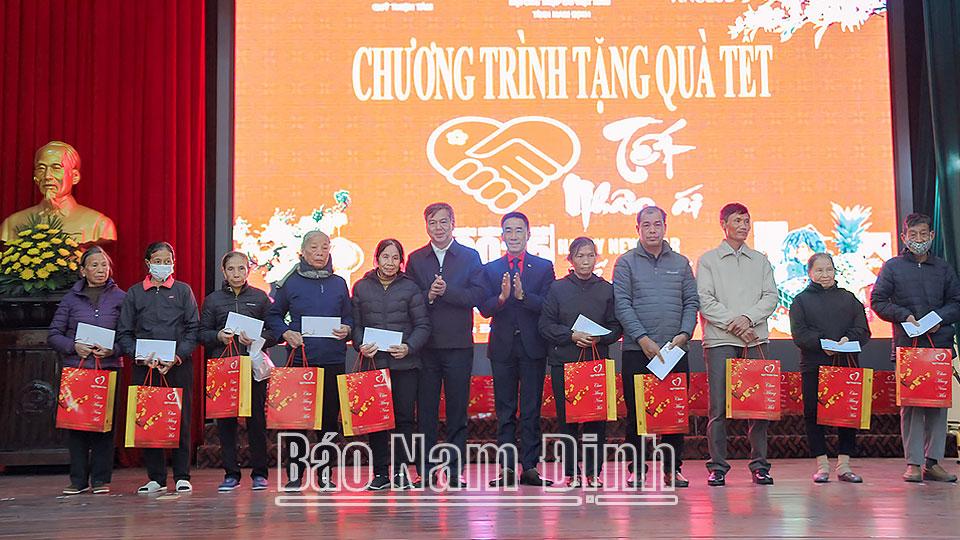 Toàn tỉnh tặng 480.529 suất quà, tổng trị giá trên 218 tỷ đồng cho người nghèo nhân dịp Tết Nguyên đán Ất Tỵ năm 2025