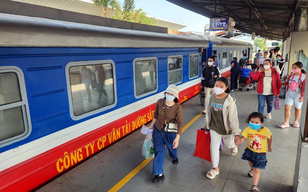 Từ 17/2, giảm đến 15% giá vé tàu khách tuyến Bắc - Nam