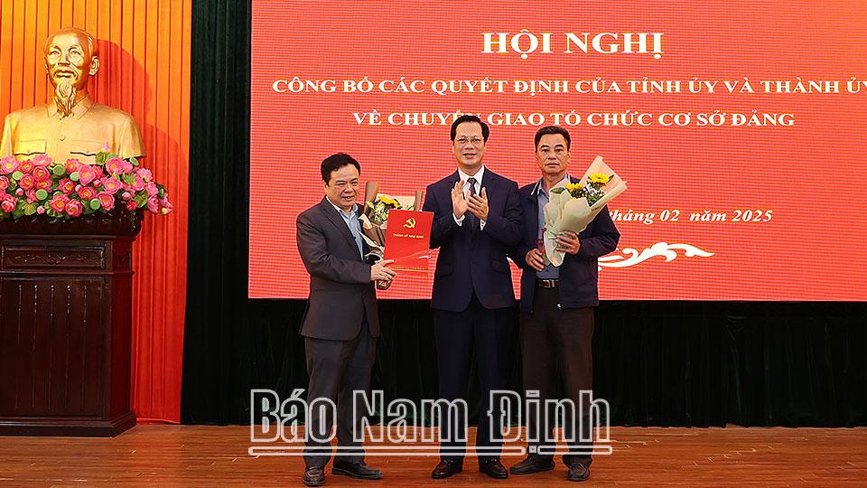 Thành uỷ Nam Định công bố các quyết định chuyển giao tổ chức cơ sở đảng