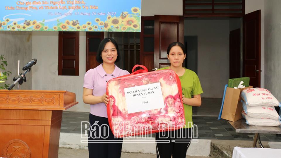 Những ngôi nhà ấm áp tình thương