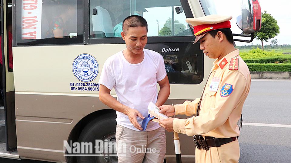 Phát động phong trào thi đua bảo đảm trật tự an toàn giao thông năm 2023