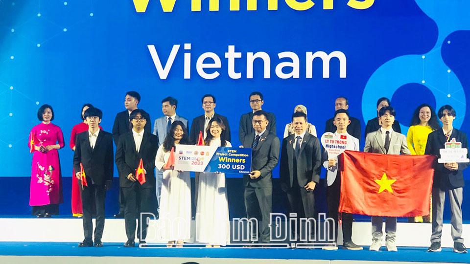 Hai học sinh Trường THPT Lý Tự Trọng (Nam Trực) đạt giải cuộc thi “SEAMEO - STEM - ED Competition & EXPO 2023”