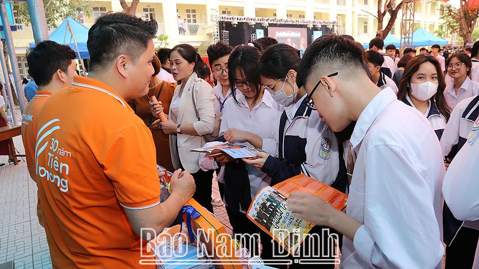 Chương trình “Ngày hội tuổi trẻ” trường THPT Ngô Quyền