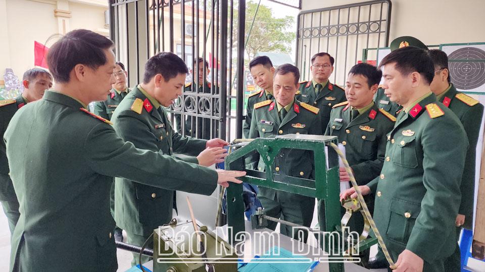Sôi nổi phong trào cải tiến mô hình học cụ phục vụ công tác huấn luyện