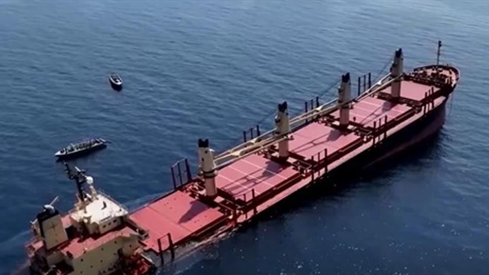 Tàu chở hàng của Hy Lạp bị trúng tên lửa trên Biển Đỏ