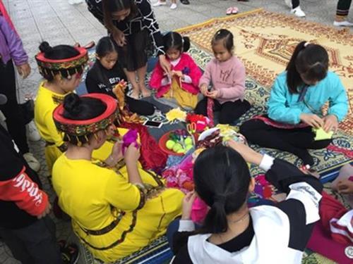 Tổ chức Ngày Văn hóa các dân tộc Việt Nam (19-4)