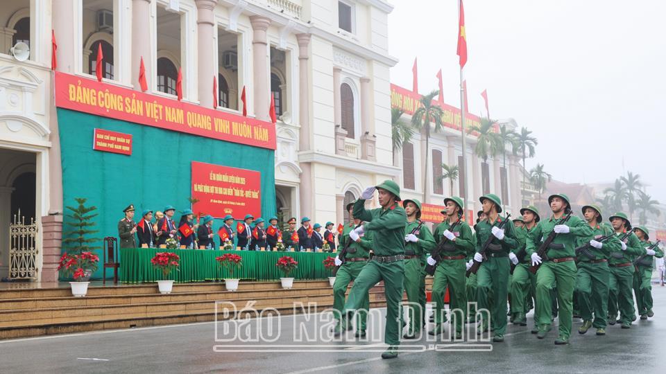 Lực lượng vũ trang thành phố Nam Định ra quân huấn luyện năm 2025