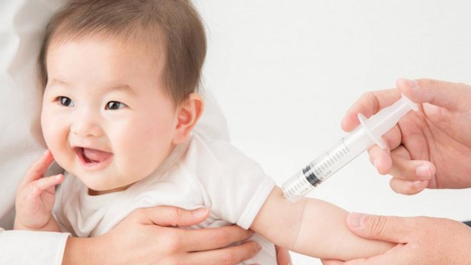 Đẩy nhanh chiến dịch tiêm chủng vắc-xin phòng, chống sởi