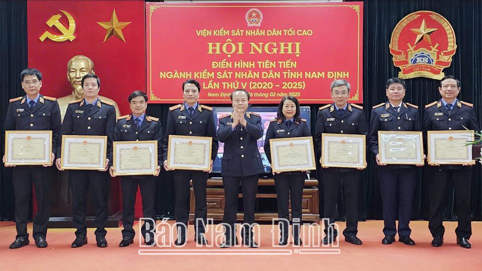 Đổi mới, nâng cao hiệu quảcông tác khen thưởng