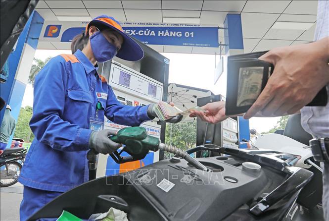 Xăng tăng hơn 1.000 đồng/lít từ chiều 11/4