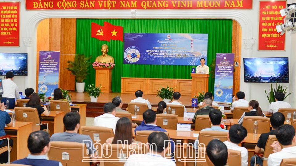 Chung tay cùng khách hàng sử dụng điện tiết kiệm và hiệu quả