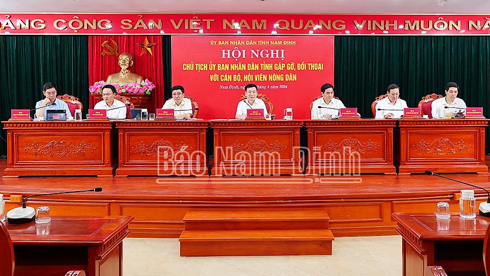 Đồng chí Chủ tịch UBND tỉnh gặp gỡ, đối thoại với nông dân