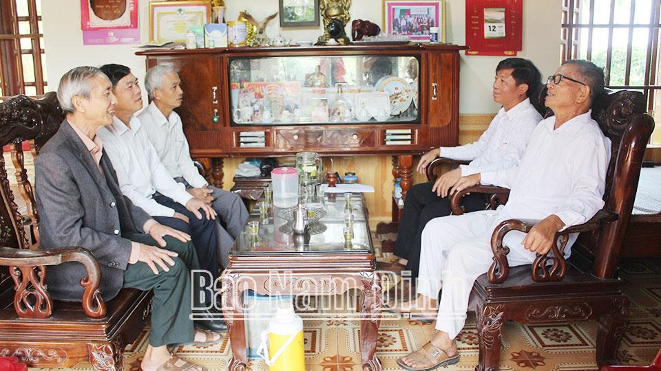 Những tấm gương bình dị mà cao quý năm 2024: Một Bí thư chi bộ xóm tận tụy với công việc